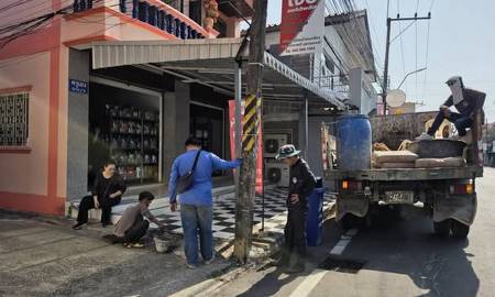 แก้ไขซ่อมแซมถนนและขอบฟุตบาทชำรุด