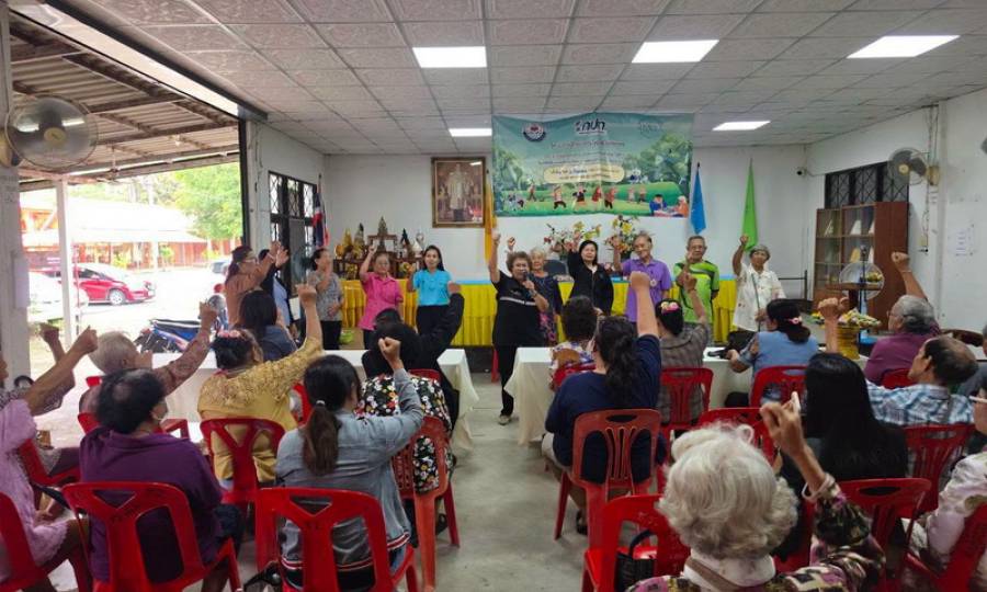 เทศบาลนครอุบลฯร่วมโครงการส่งเสริมสุขภาพผู้สูงวัยใส่ใจคุณภาพชีวิตที่ดี ชมรมผู้สูงอายุ วัดป่าแสนอุดม