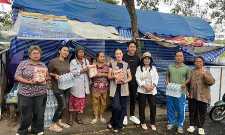 นายกฯพิศทยาลงพื้นที่ให้กำลังใจประชาชนศูนย์พักพิงชั่วคราวห้วยม่วง